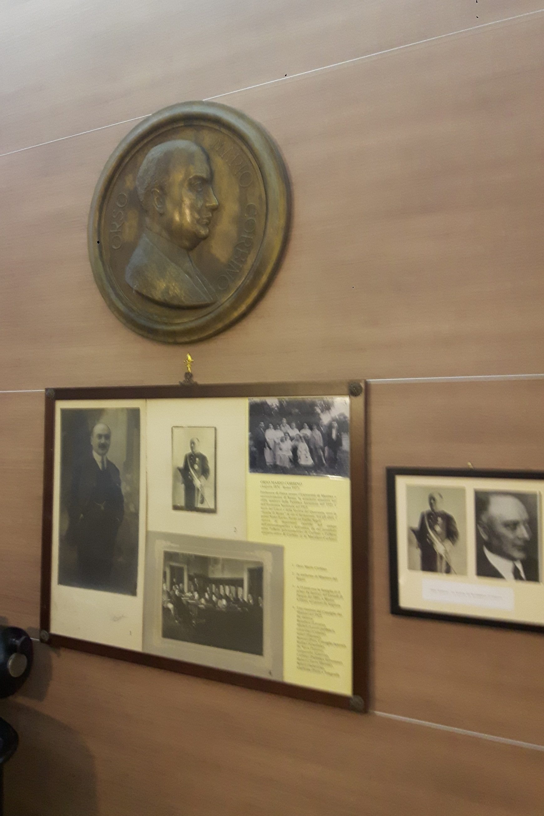 Orso Mario Corbino's medallion, Museo della Radiologia, Palermo - 01.jpg